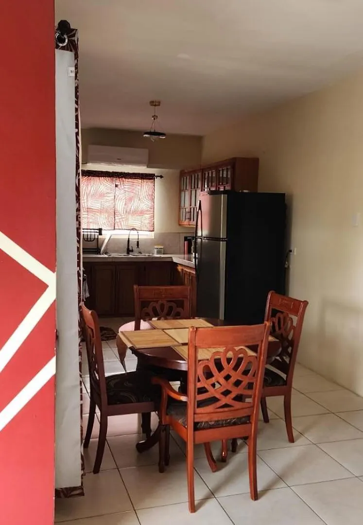 Cozy Two Bedroom Apartment Lambeau