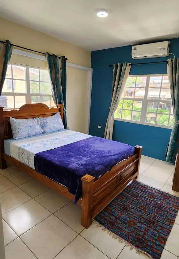 Cozy Two Bedroom Apartment Lambeau 0*,  Τρινιντάντ και Τομπάγκο