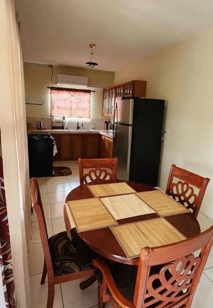 Cozy Two Bedroom Apartment Lambeau Τρινιντάντ και Τομπάγκο