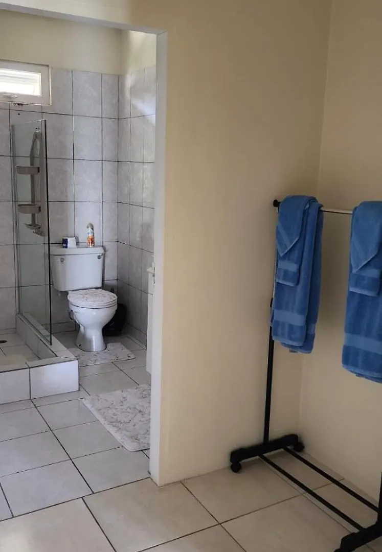 Cozy Two Bedroom Apartment Lambeau 0*,